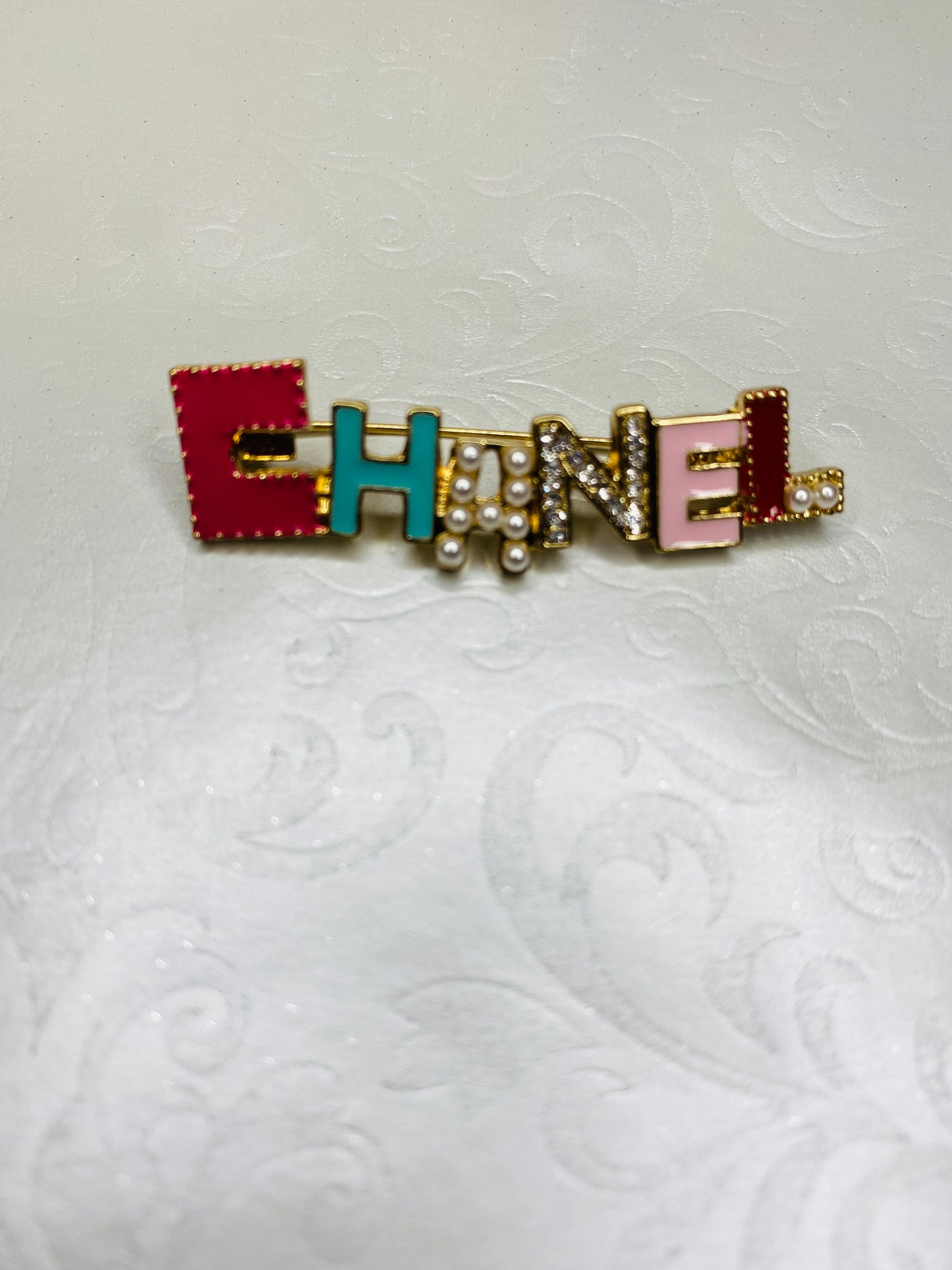 Brooches/Pins