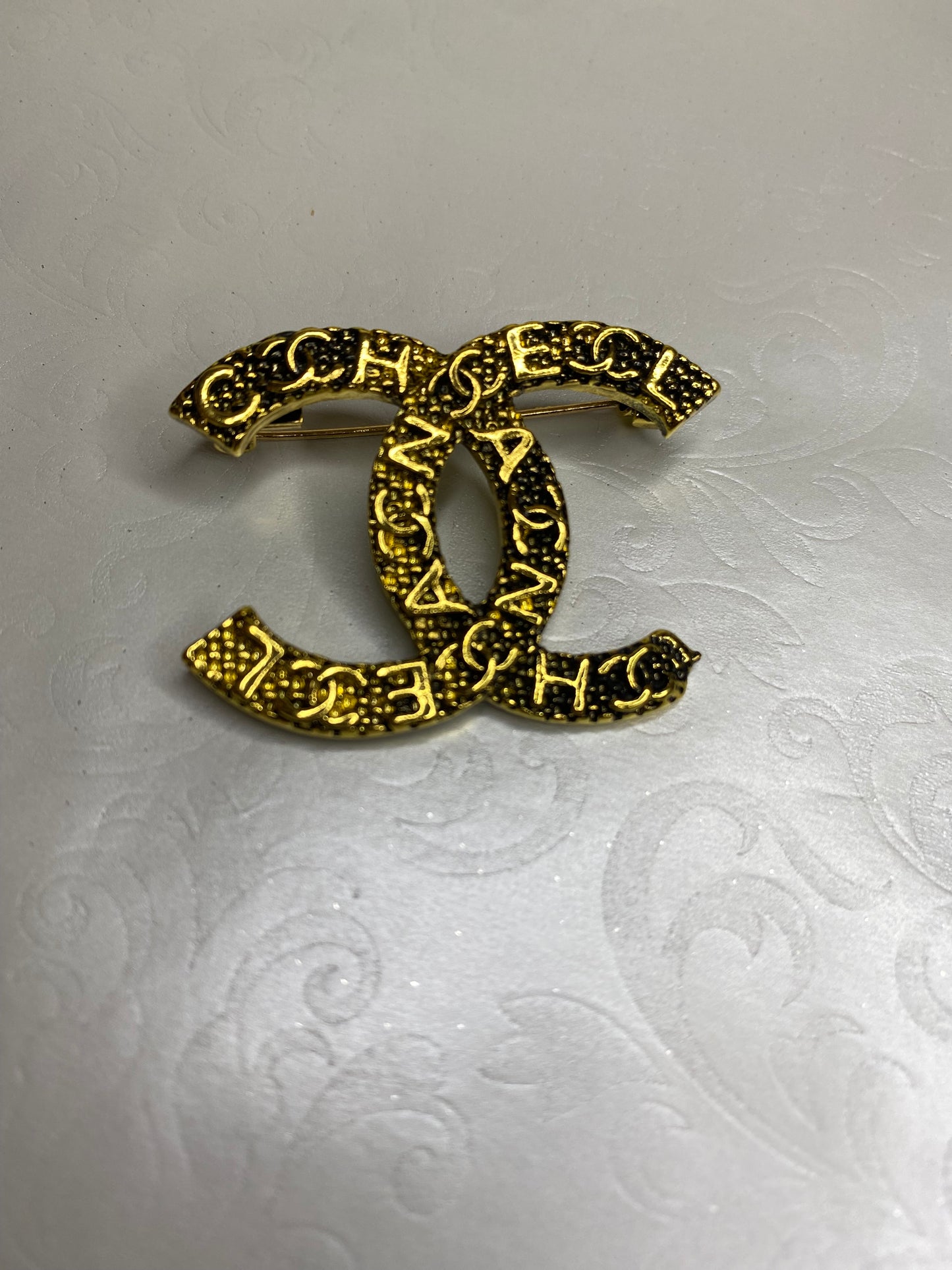 Brooches/Pins
