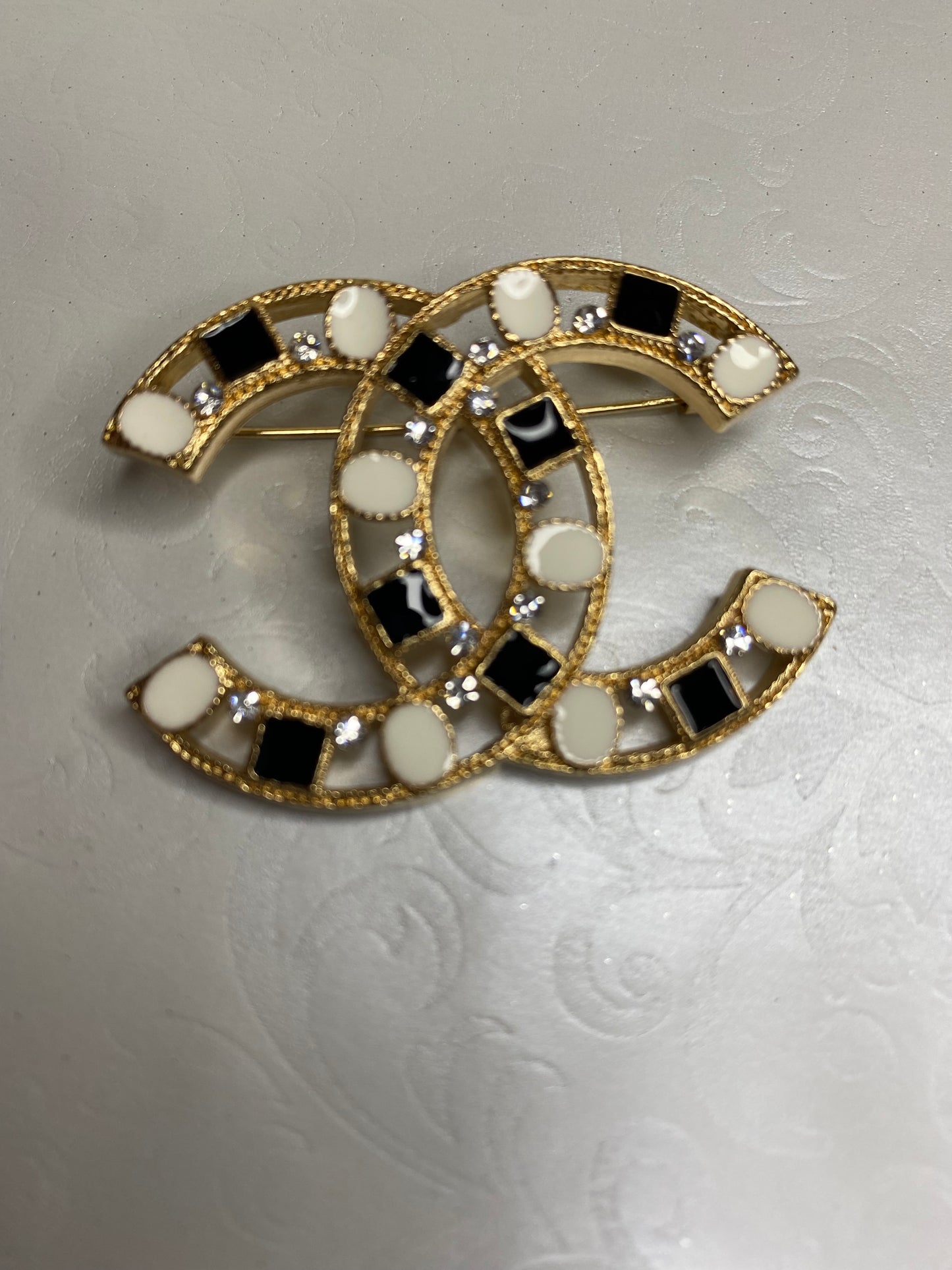 Brooches/Pins