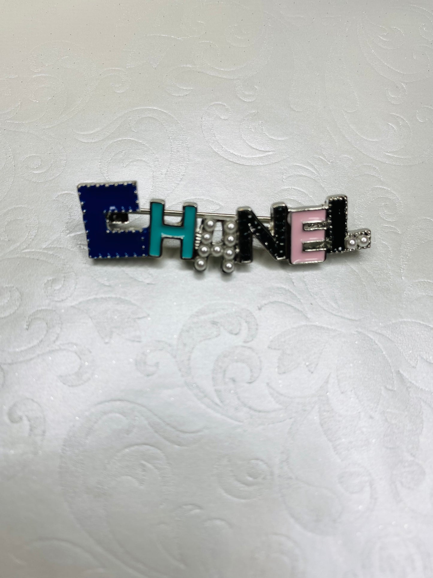Brooches/Pins