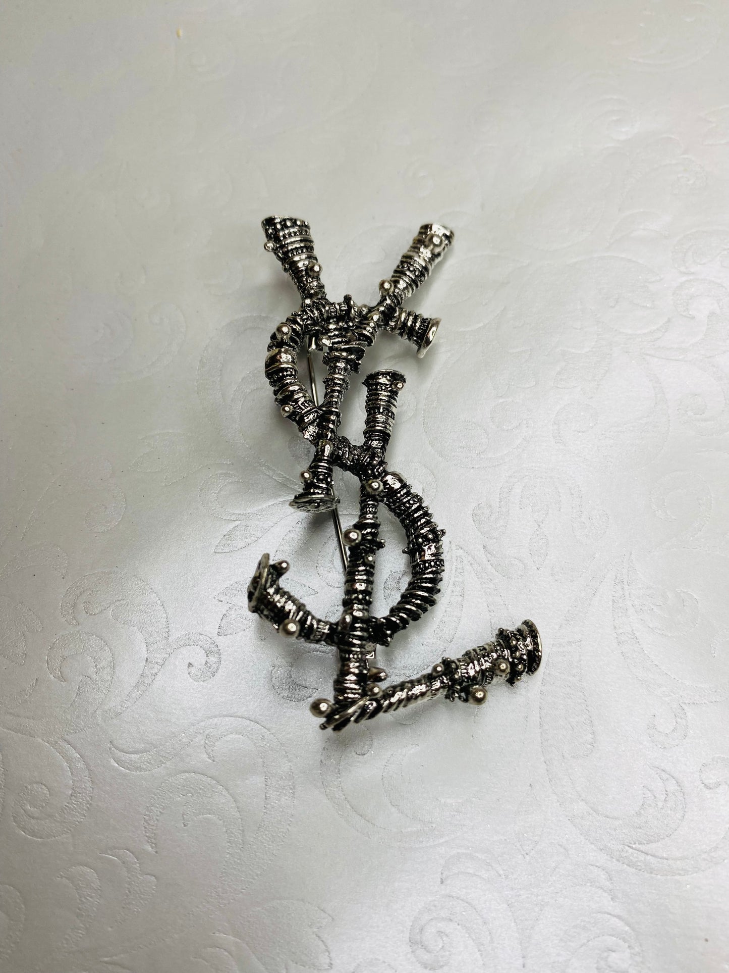 Brooches/Pins